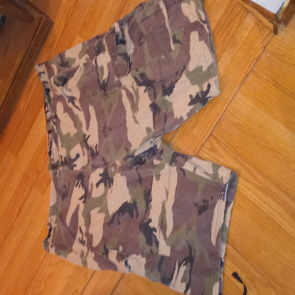 Men's size 50 W Camouflage Cargo shorts.